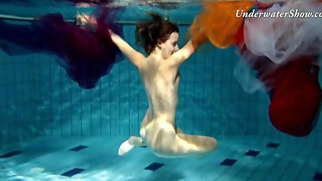 Artful naked underwater show with a hairy pussy girl