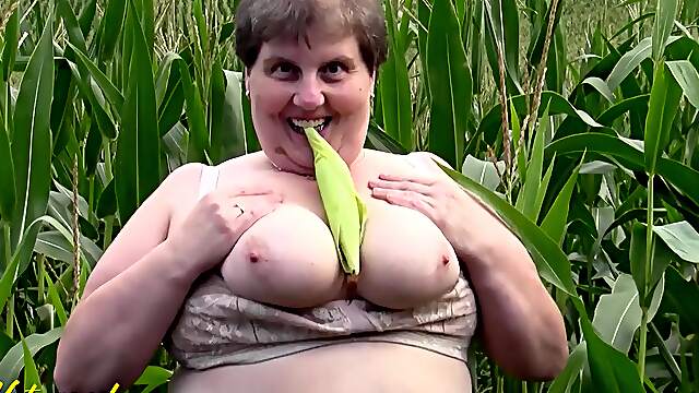 Hairy Mature BBW Tina Plays With Her Huge Ass & Fat Pussy In a Corn Field
